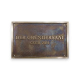 Bronze-Adressschild nach Maß – Nahaufnahme der Oberfläche