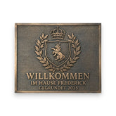 Bronzetafel mit Familienwappen – Detailansicht der Gravur