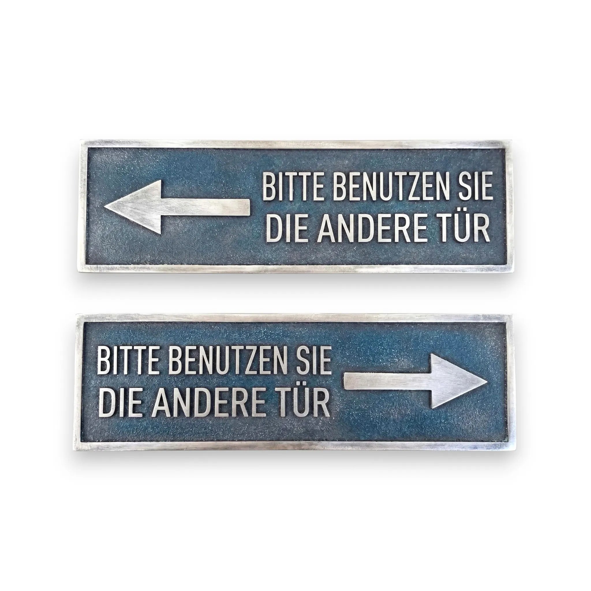 Wegweiser Büro – Detailansicht der Gravur
